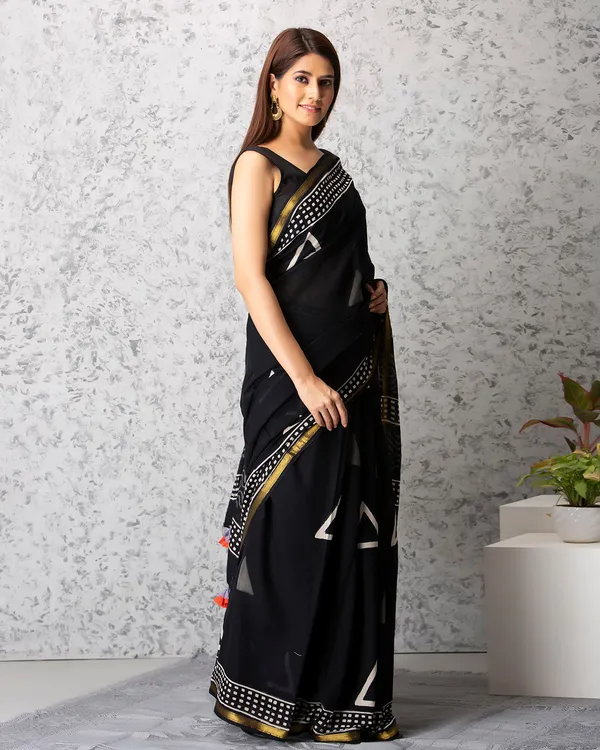 Black_Cotton_Triangle_Motifs_Hblock_Print_Mulmul_Saree_For_Women